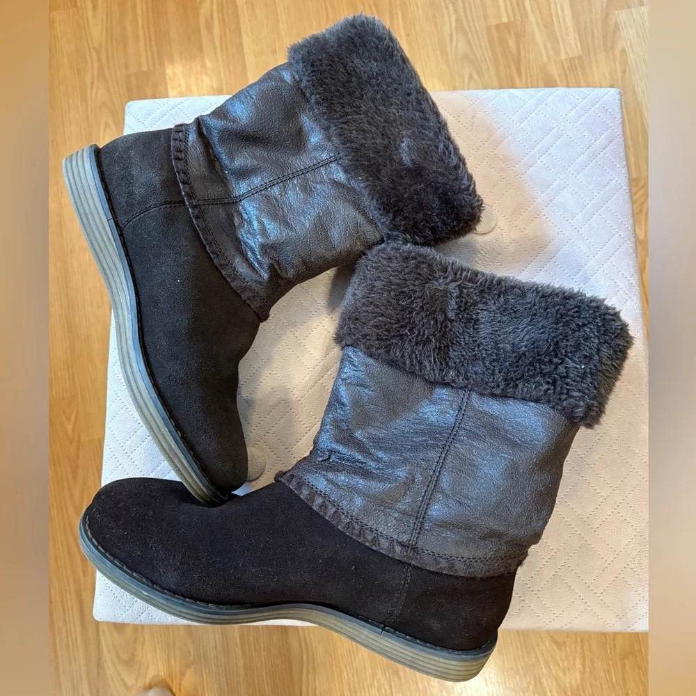 Roberto Vianni Brown suede flat heel boots with faux fur trim - size 9M - Picture 3 of 11